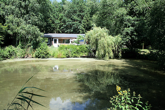 Teich und Haus